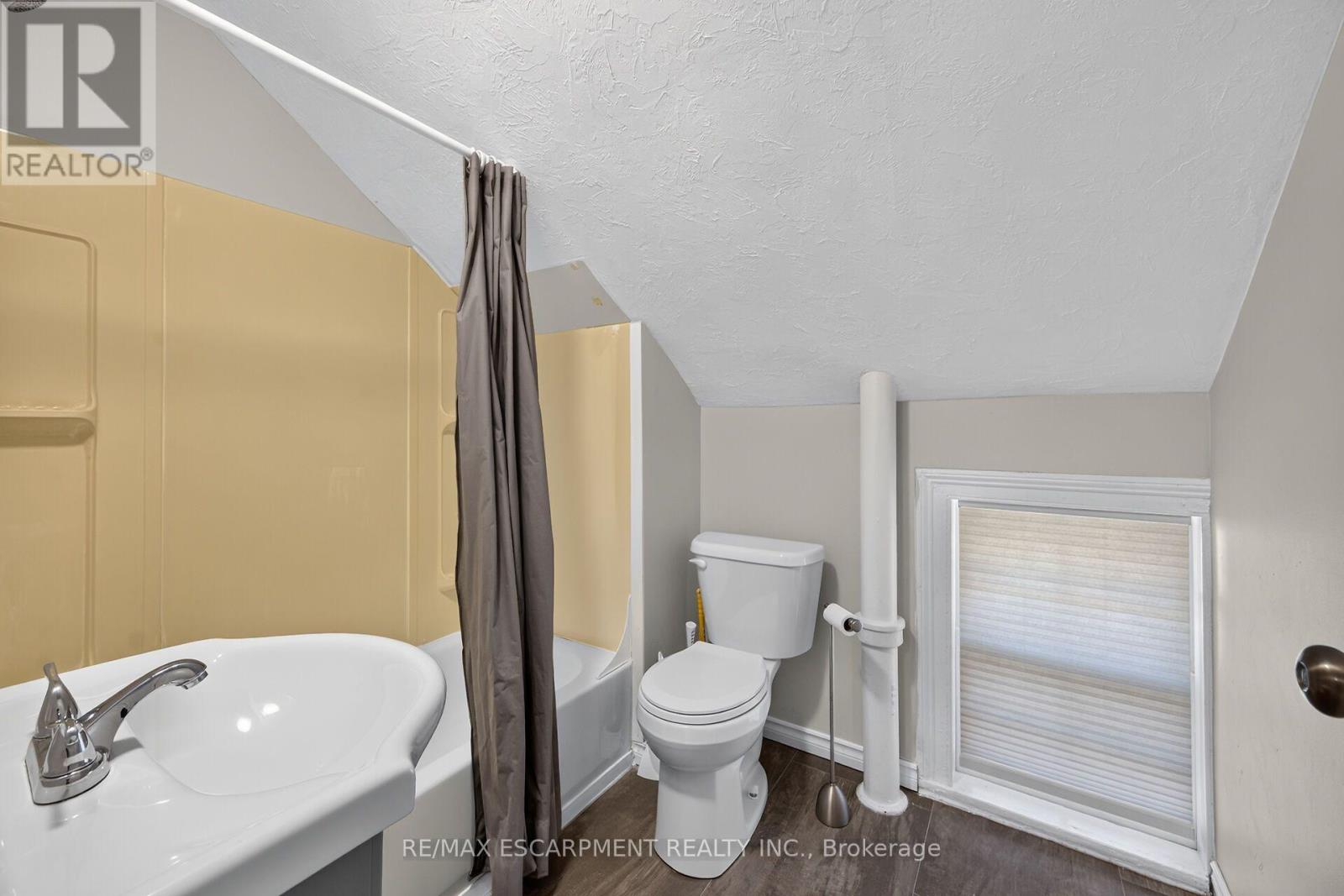 217-219 NELSON STREET W - Image 21