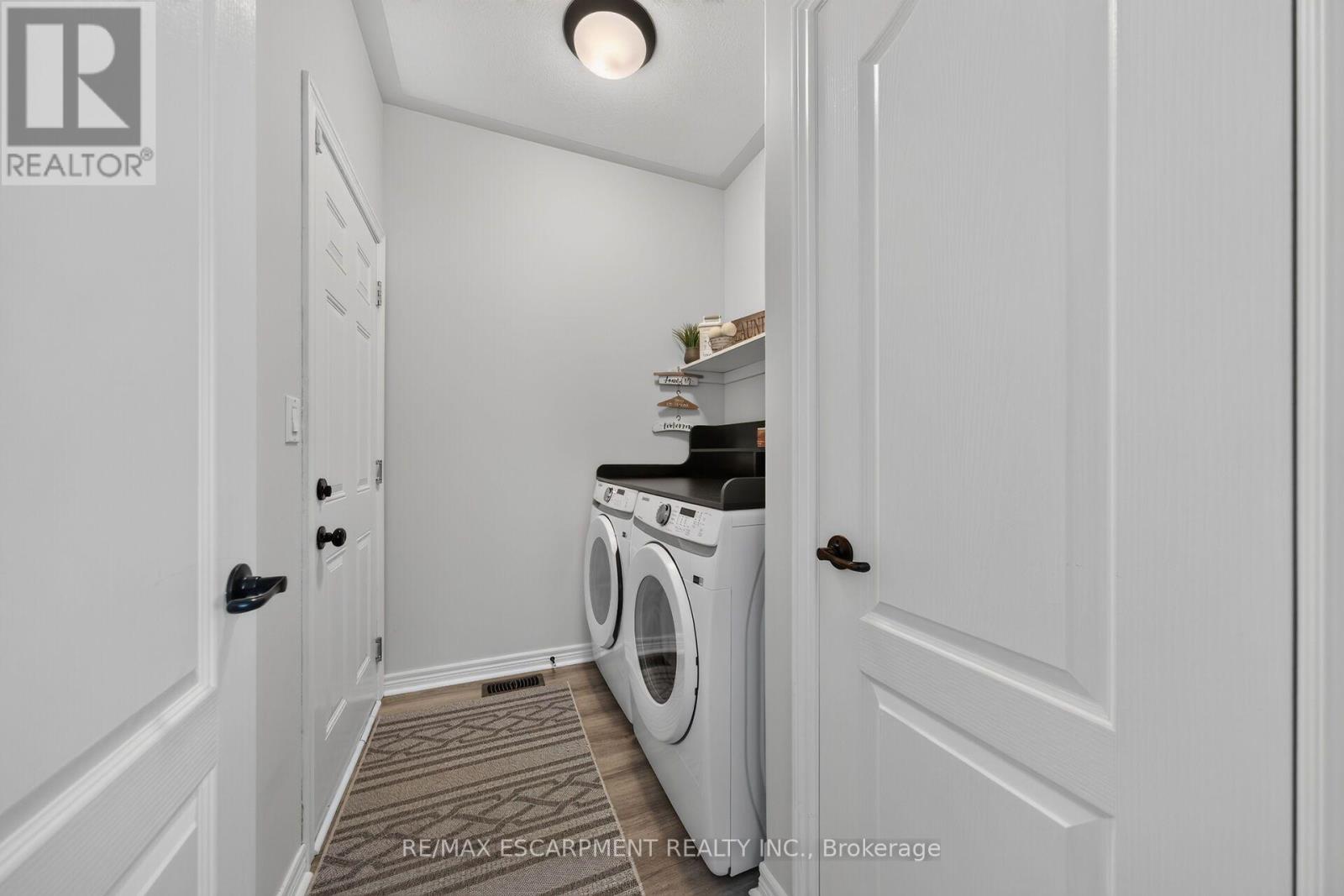 10 MACNEIL COURT - 30