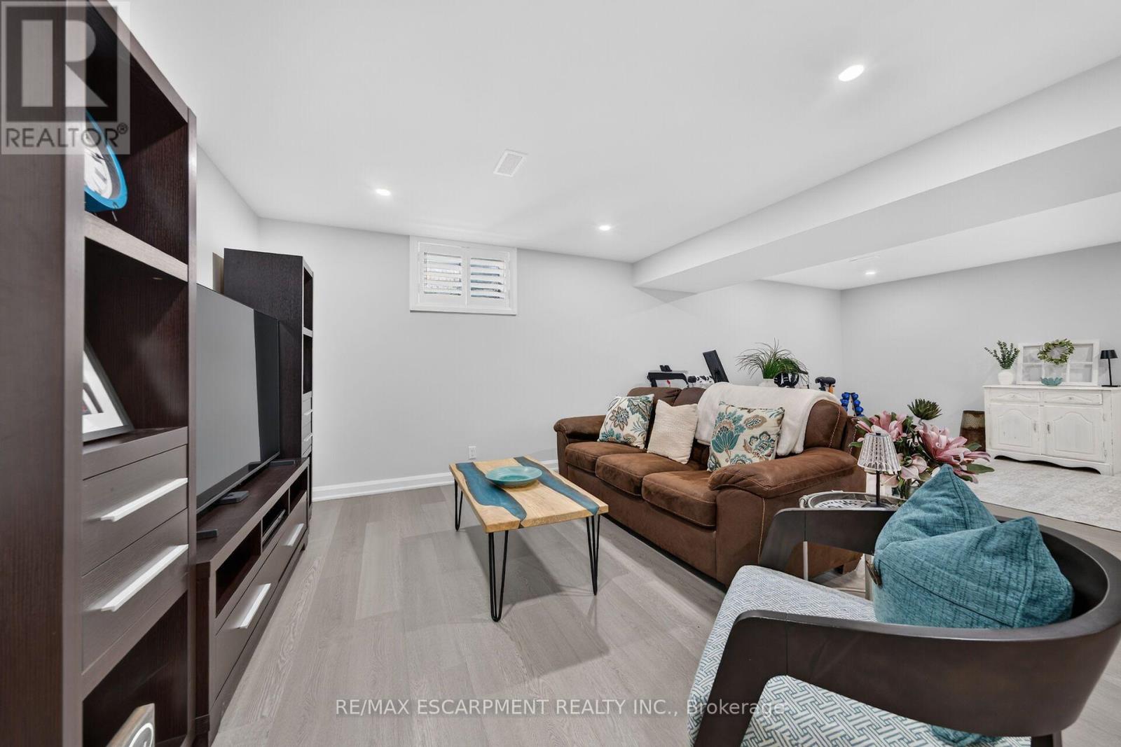 10 MACNEIL COURT - Image 34