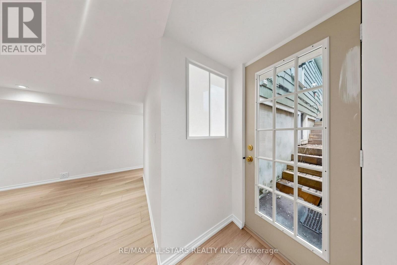 BASEMENT - 68 MACPHERSON AVENUE, Toronto (Annex) — photo 2