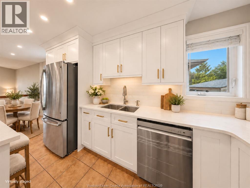124 HIGGINS CRESCENT - 11
