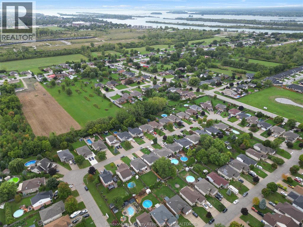 124 HIGGINS CRESCENT - 33