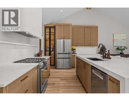 Kitchen - 914 15th Street, Canmore, AB T1W2X3 Photo 15