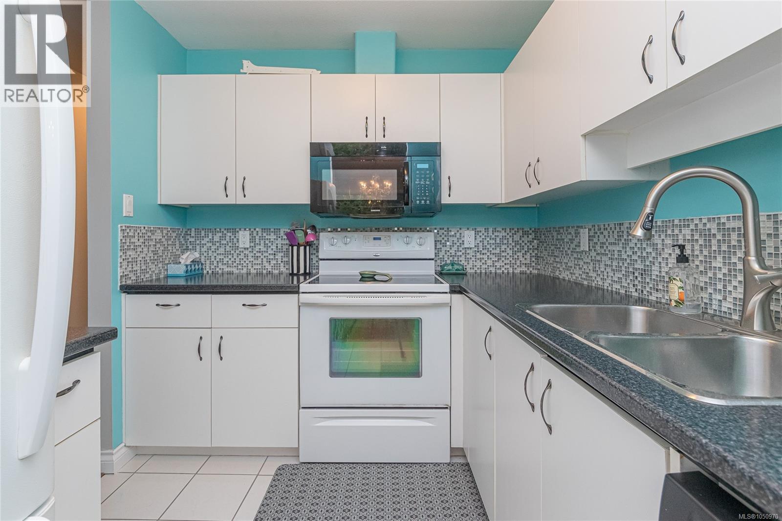 6064 Lionel Cres - 14