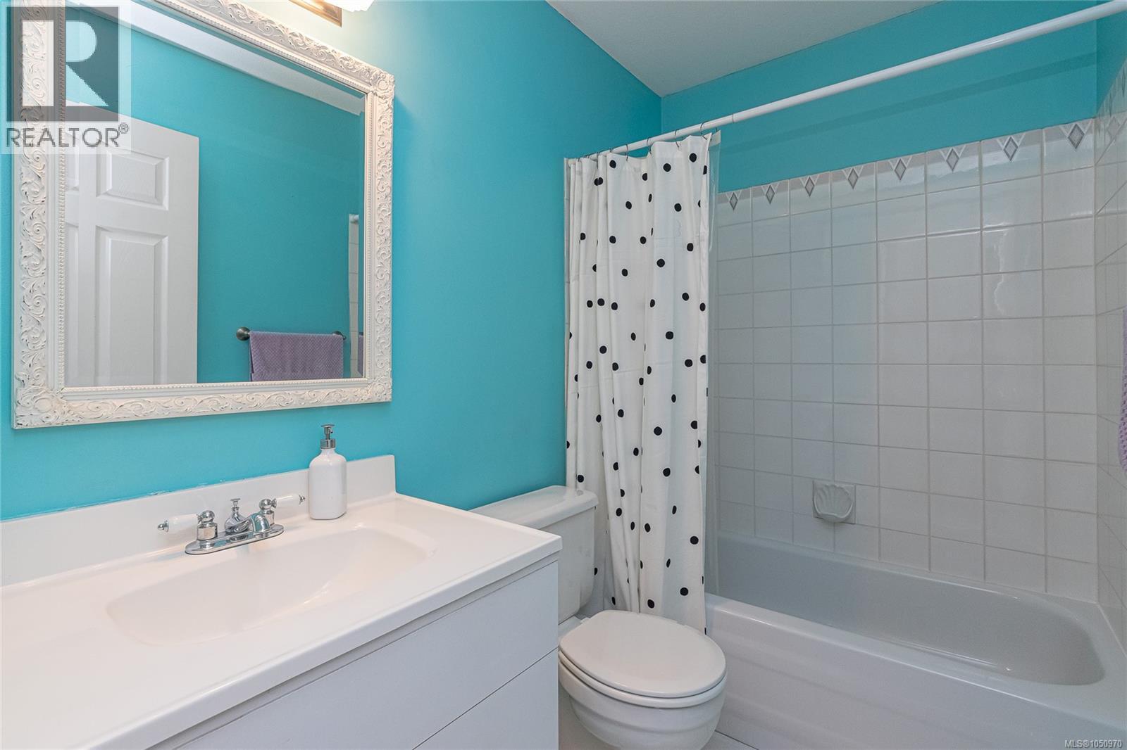 6064 Lionel Cres - 22
