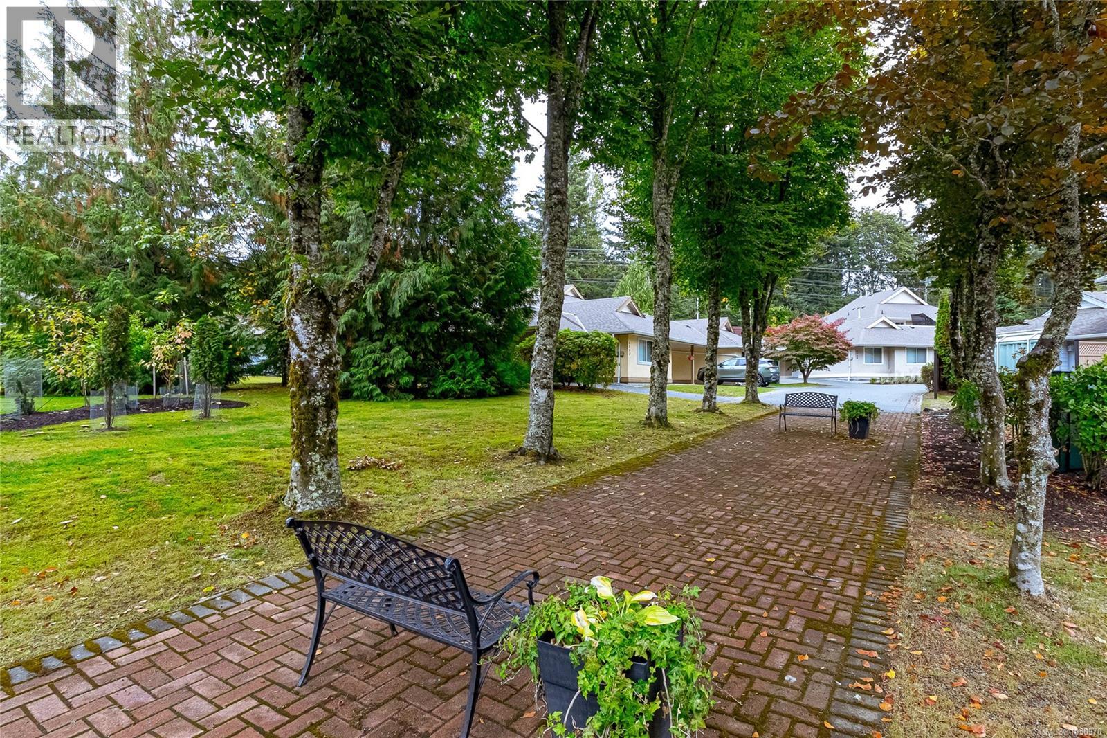 6064 Lionel Cres - 24