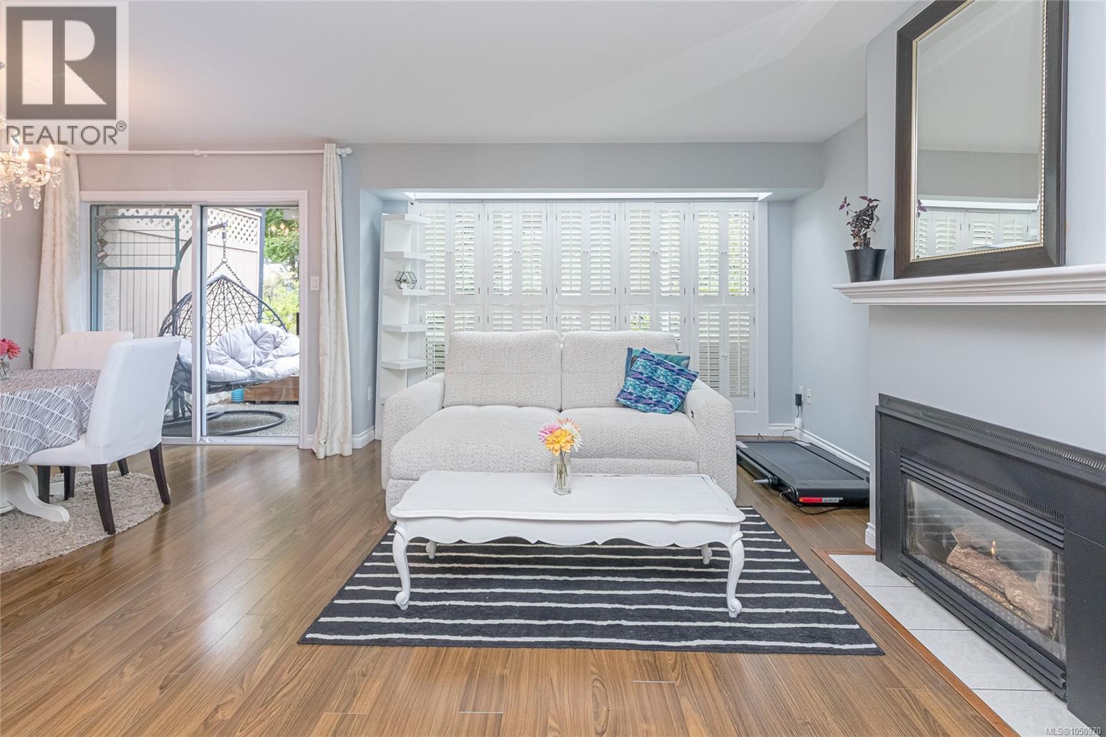 6064 Lionel Cres - 7