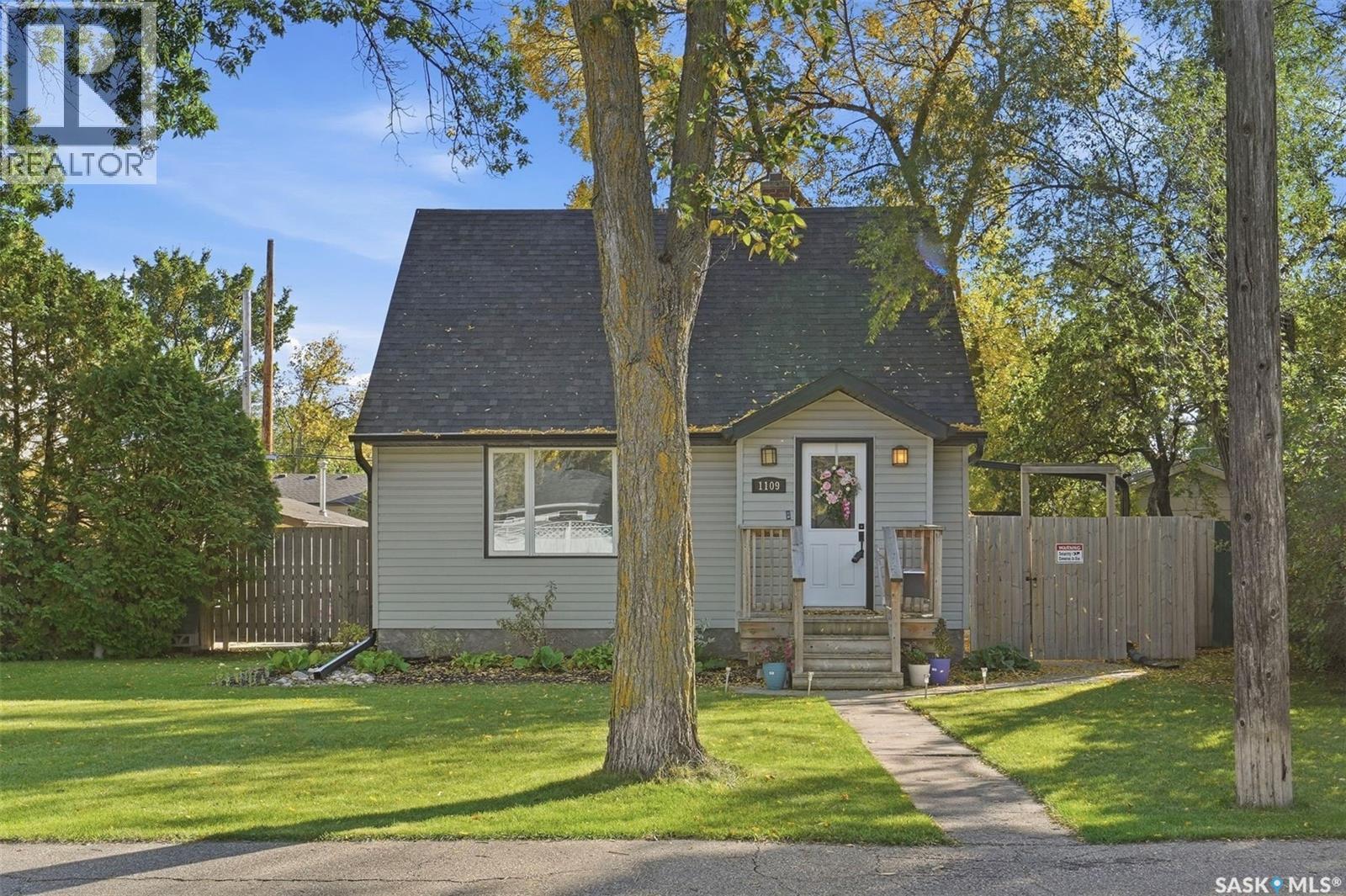 1109 Oxford STREET, Saskatoon — photo 2