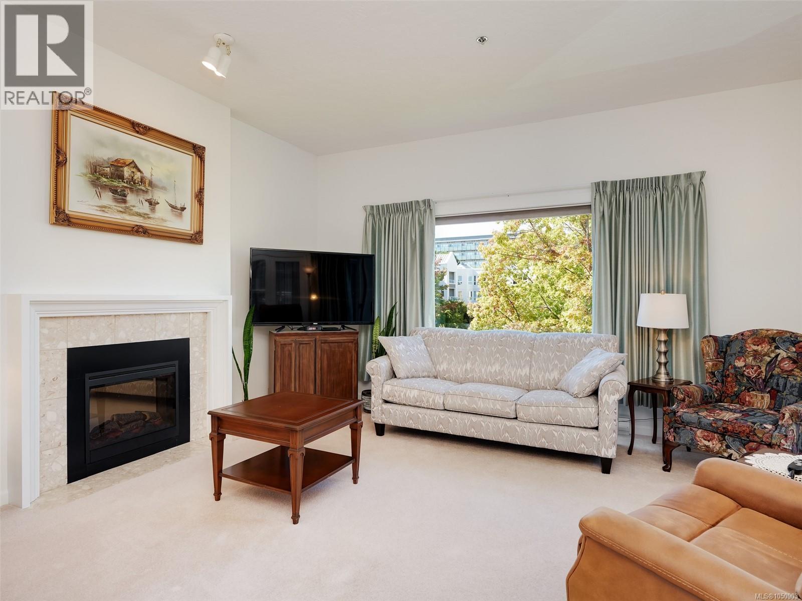 325 3969 Shelbourne Street, Saanich