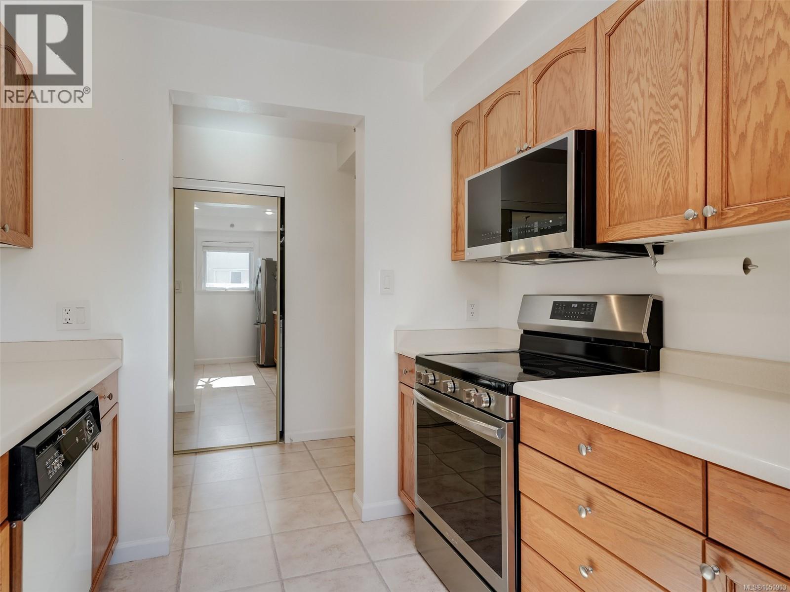 #325 3969 Shelbourne St - 8