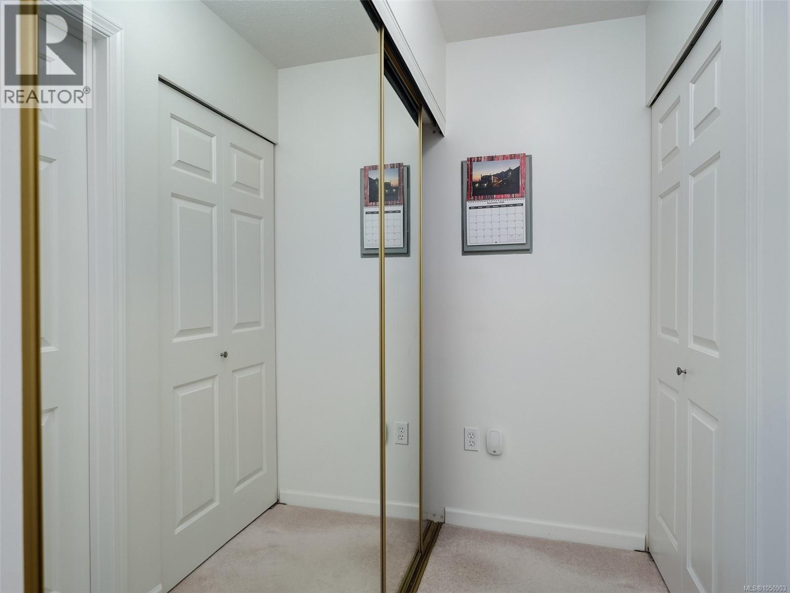 325 3969 Shelbourne Street, Saanich