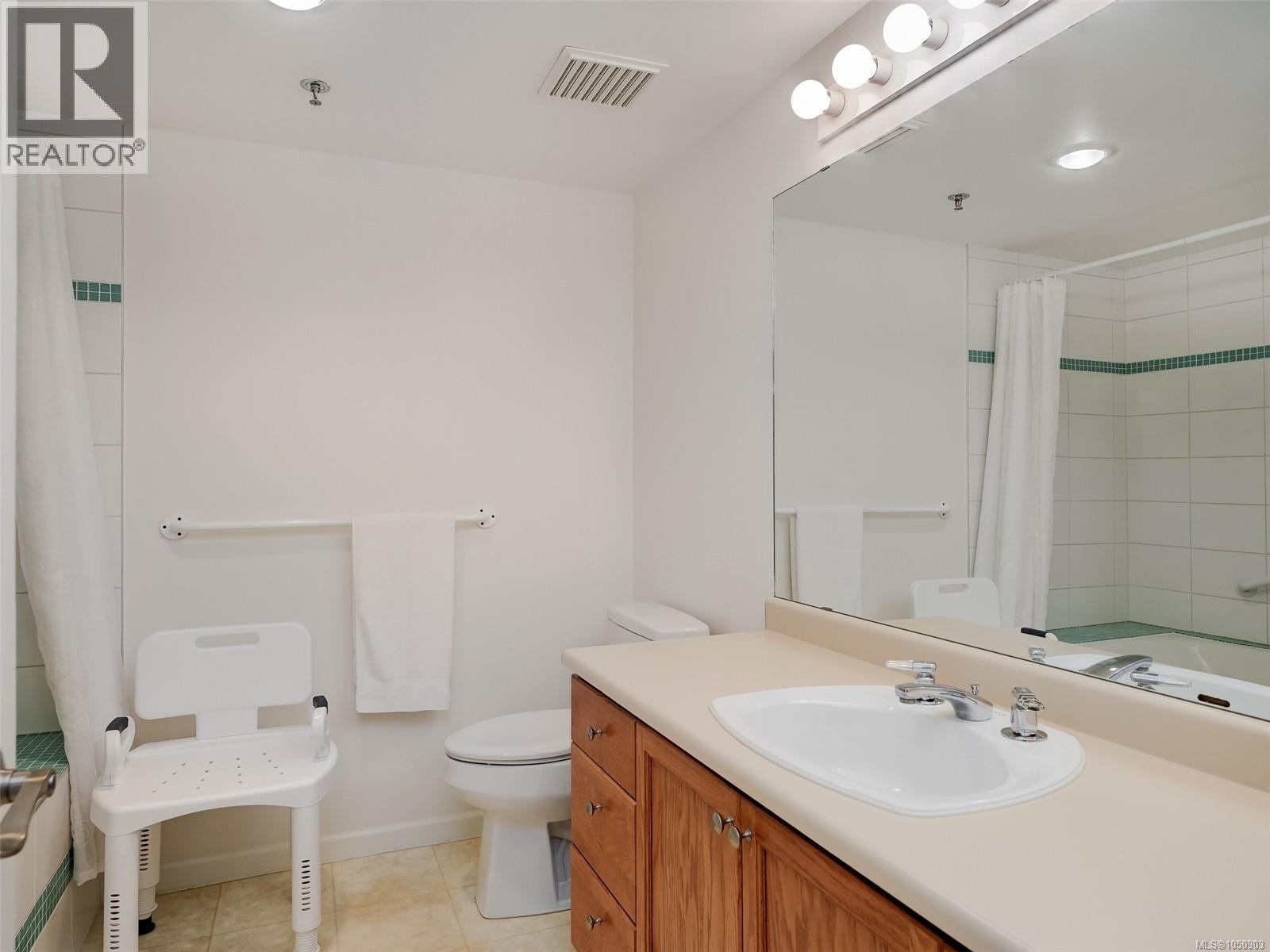 #325 3969 Shelbourne St - 17