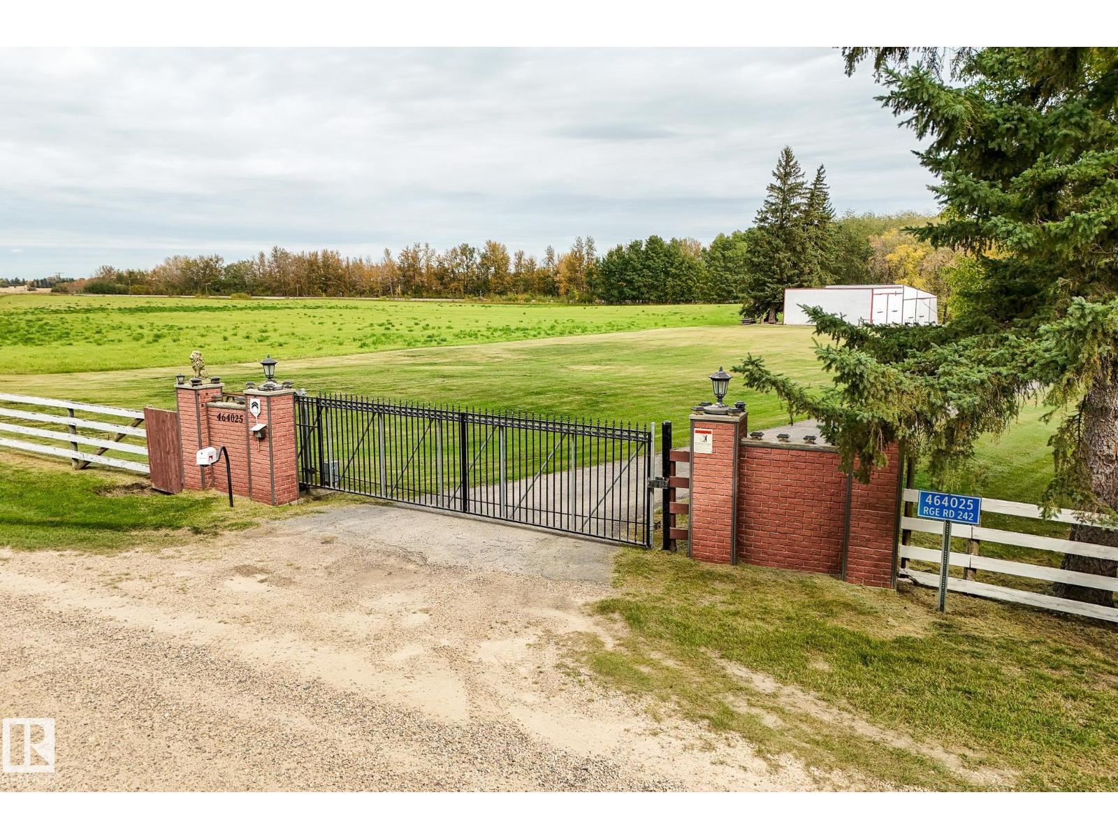 464025 RGE ROAD 242 - 10