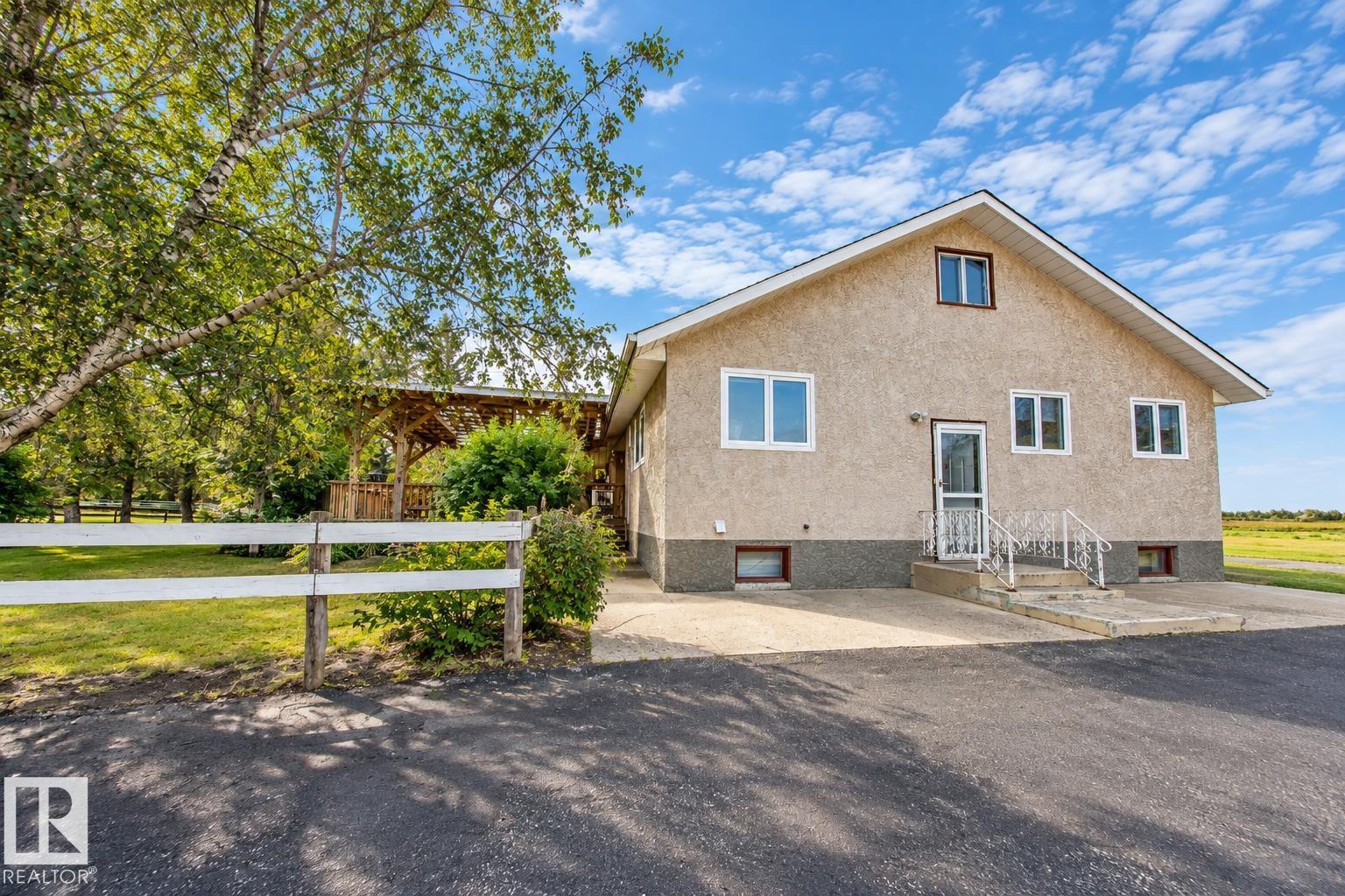 464025 RGE ROAD 242 - 16