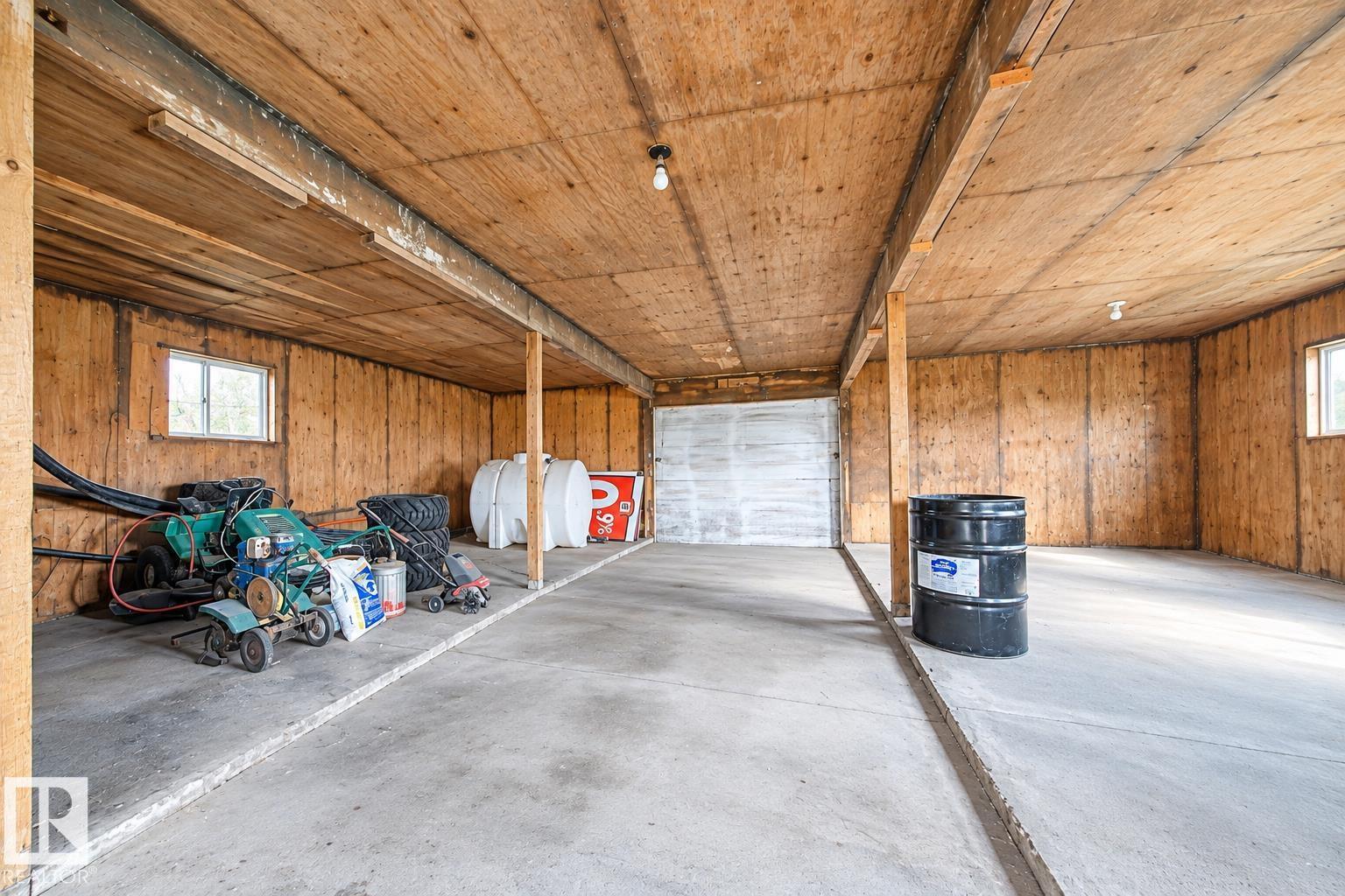 464025 RGE ROAD 242 - 44