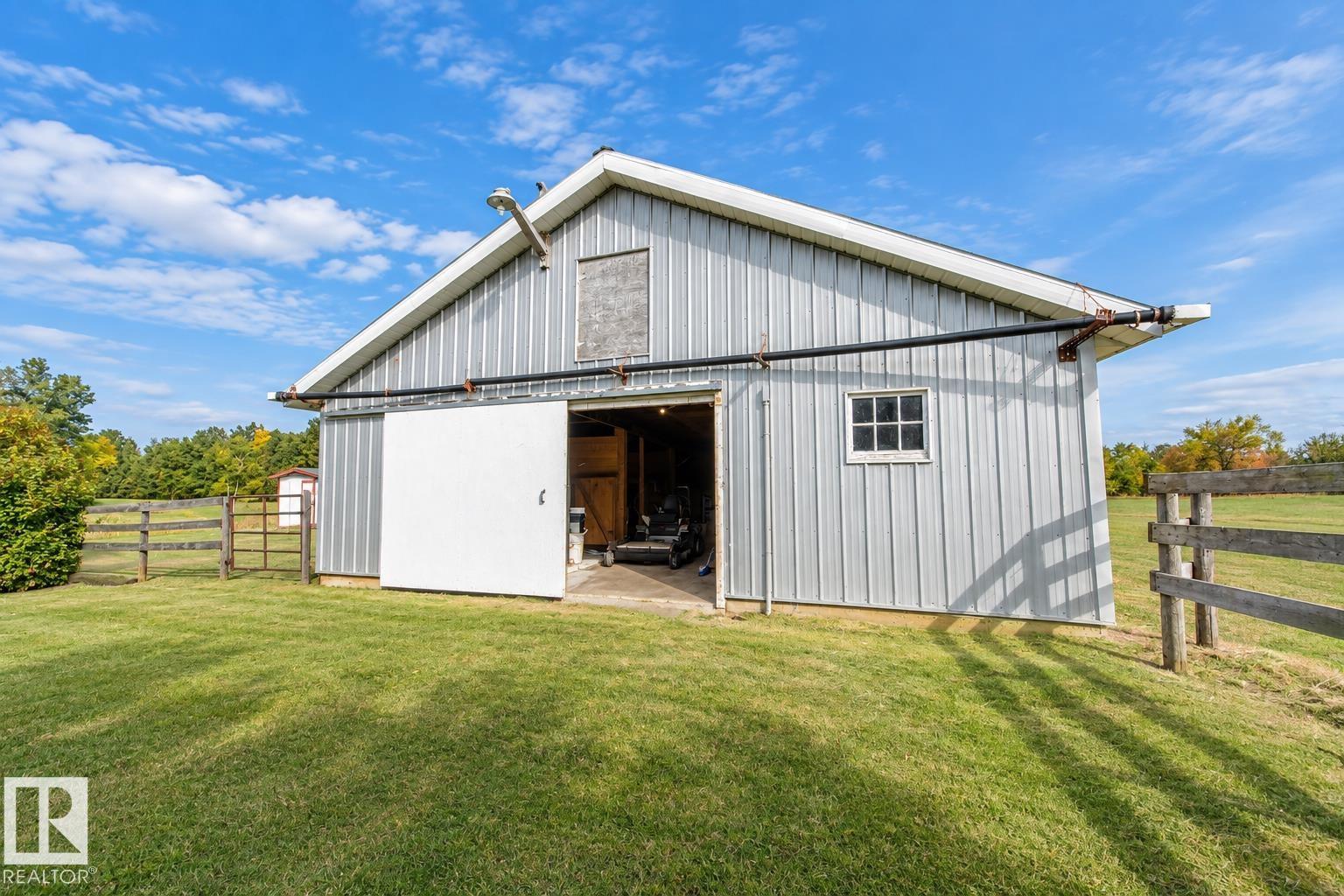 464025 RGE ROAD 242 - 42
