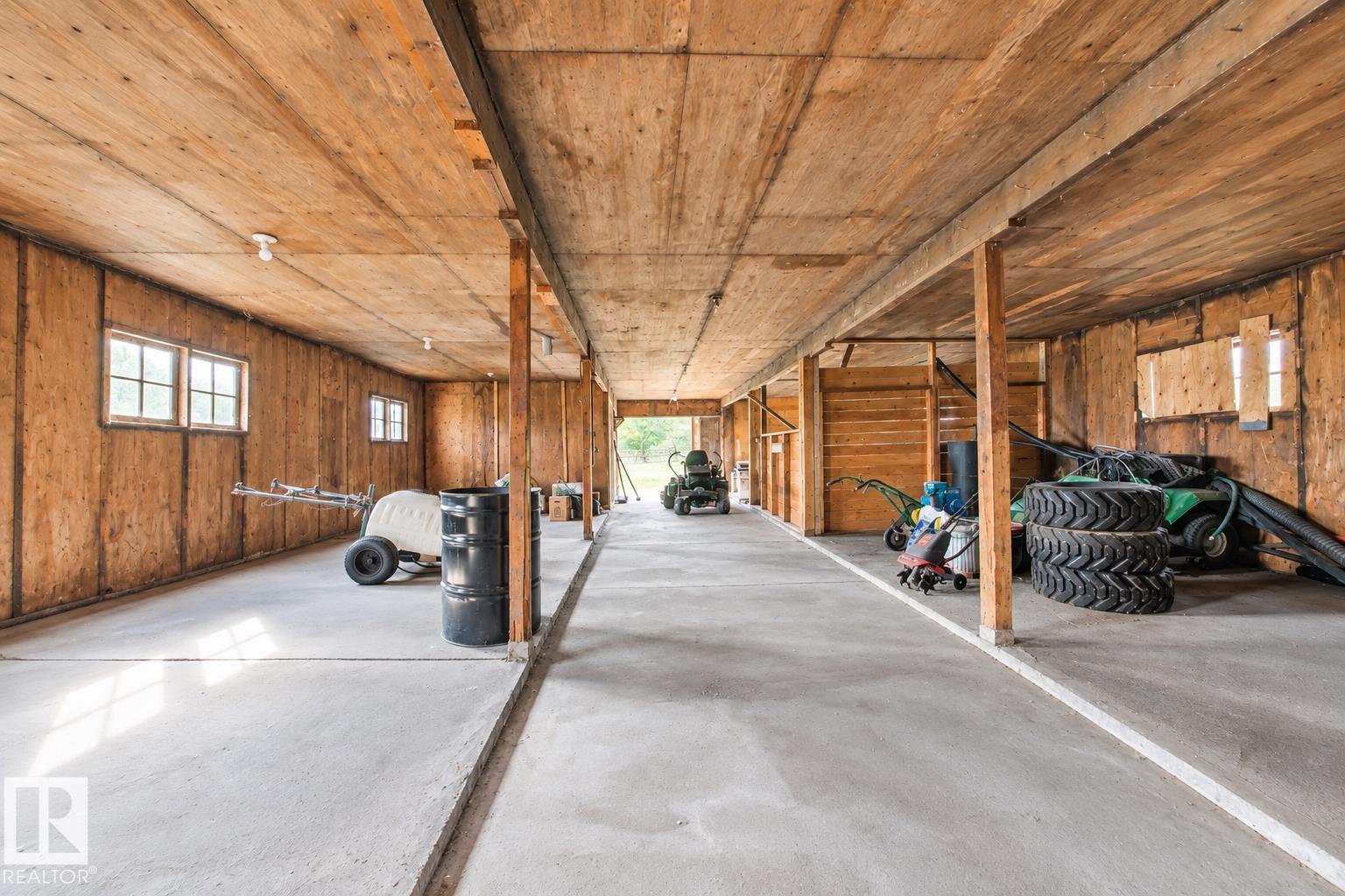 464025 RGE ROAD 242 - 45