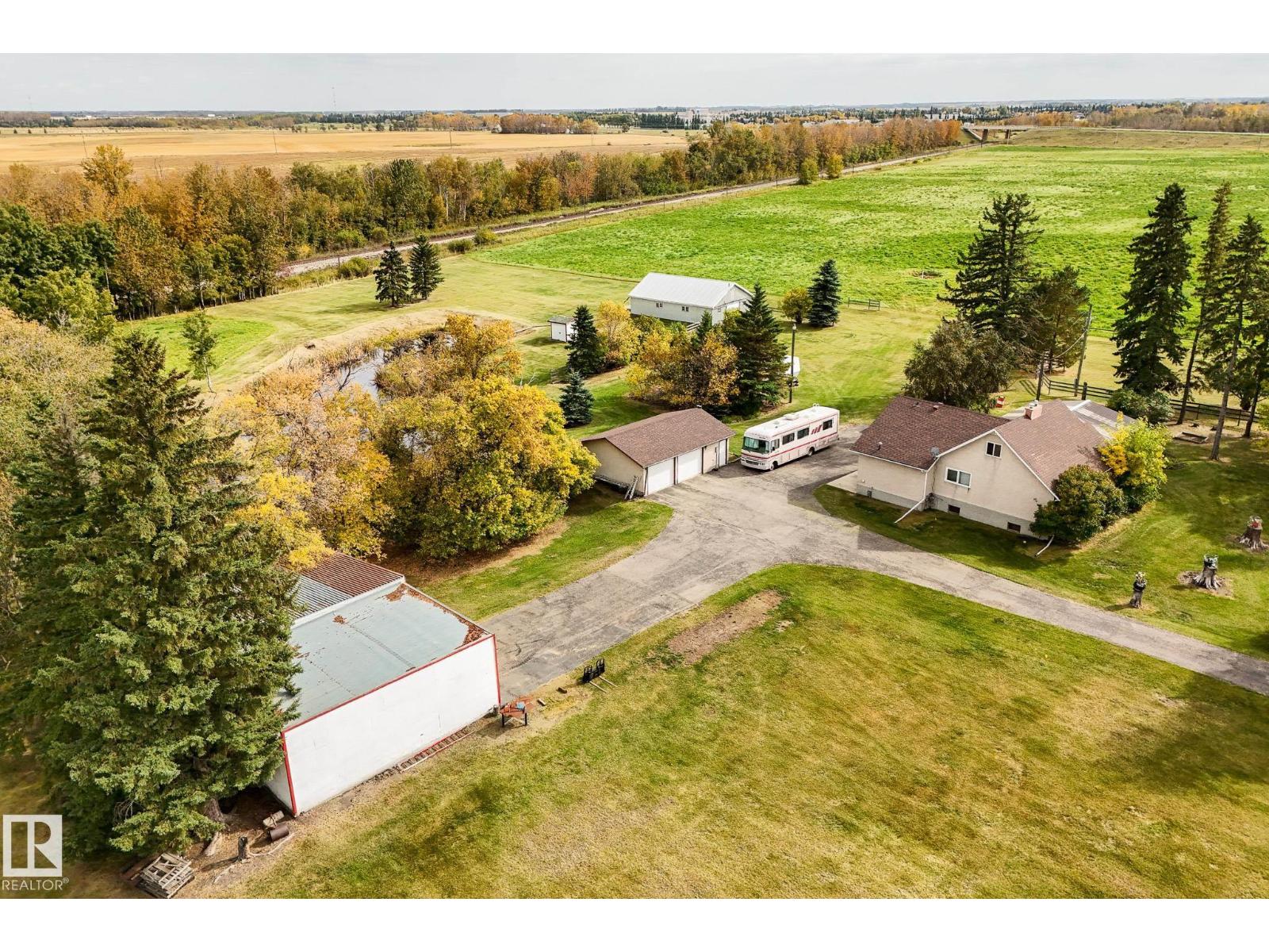 464025 RGE ROAD 242 - 1