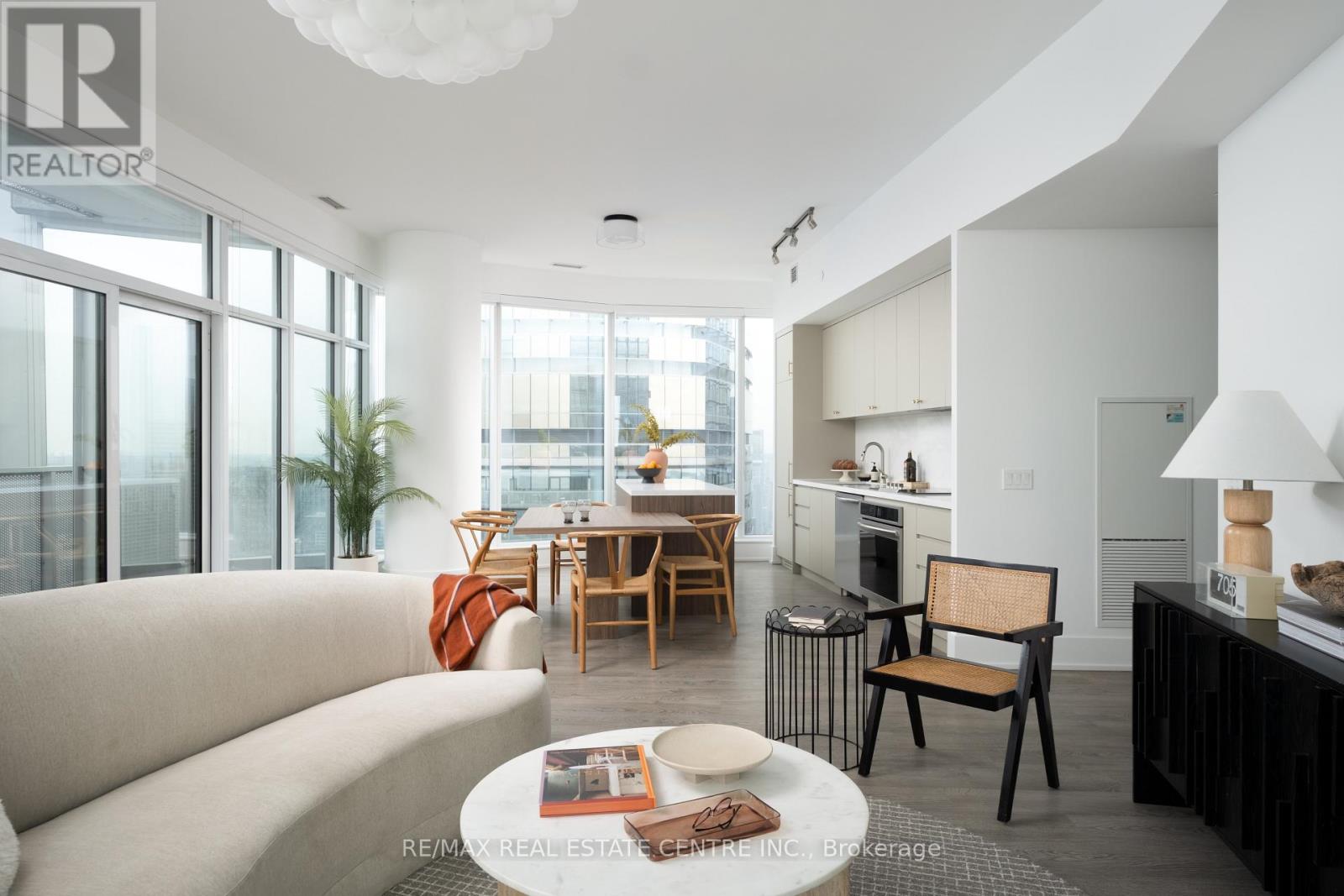#6210 10 YORK STREET - Image 11