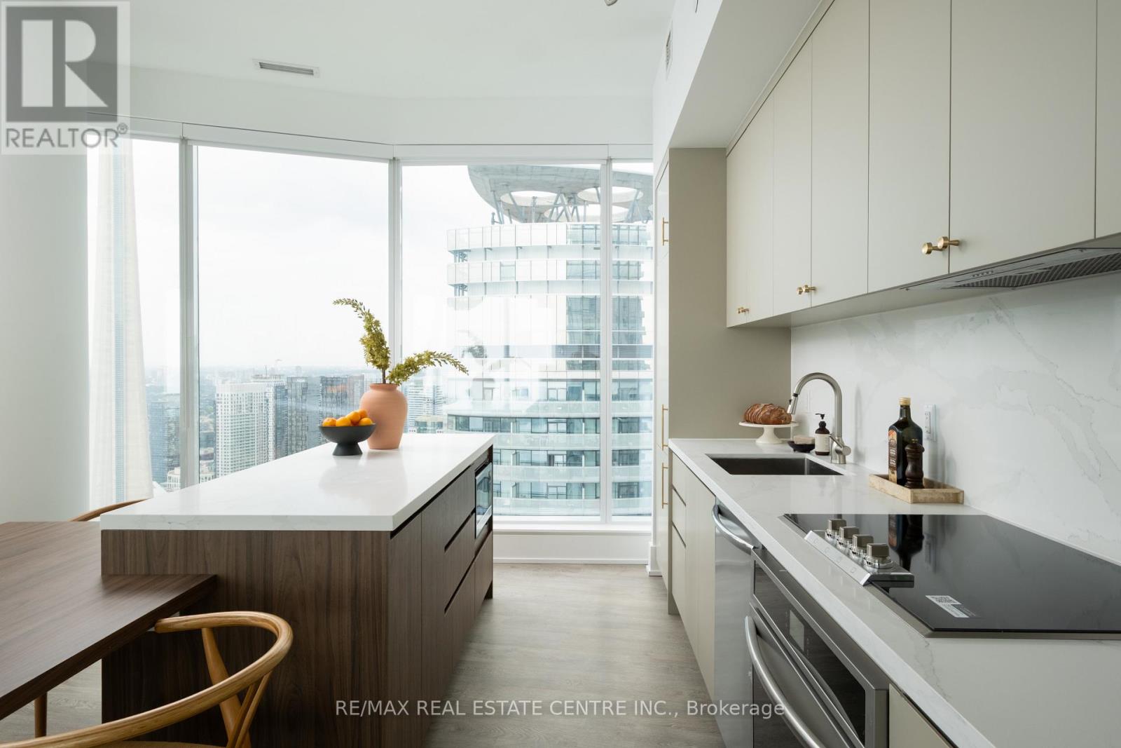 #6210 10 YORK STREET - Image 16