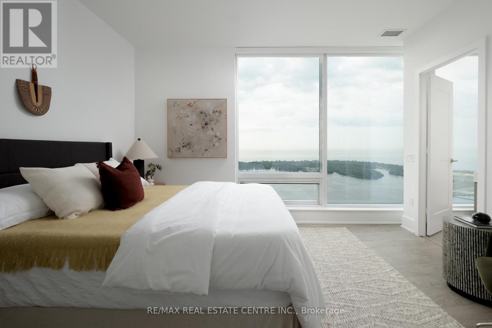 #6210 10 YORK STREET - Image 18