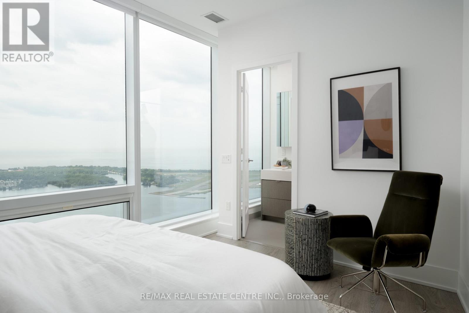#6210 10 YORK STREET - Image 19