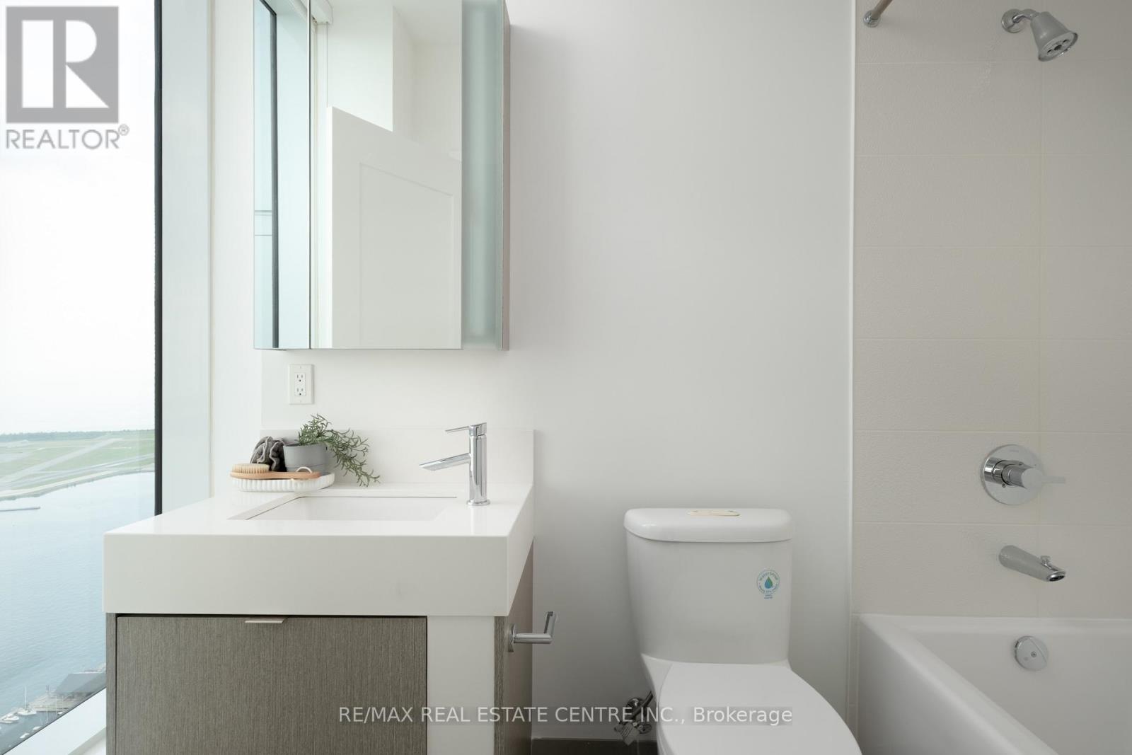 #6210 10 YORK STREET - Image 23