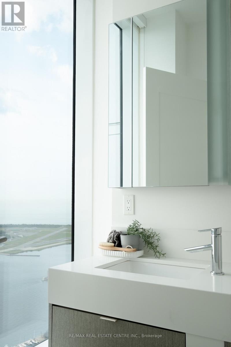 #6210 10 YORK STREET - Image 24