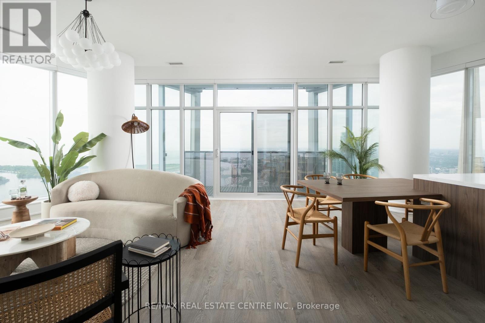 #6210 10 YORK STREET - Image 3