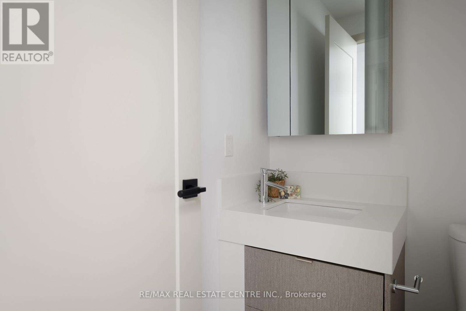 #6210 10 YORK STREET - Image 30