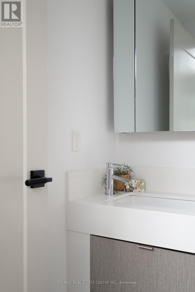 #6210 10 YORK STREET - Image 31