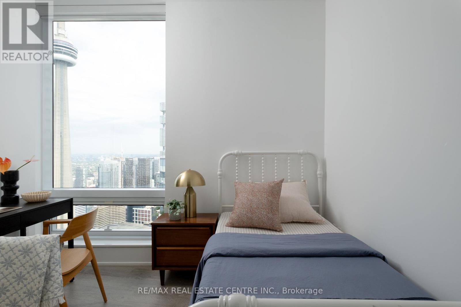 #6210 10 YORK STREET - Image 35