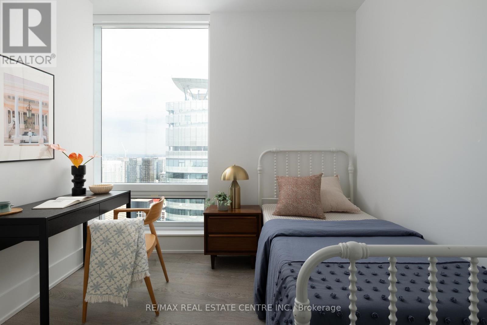 #6210 10 YORK STREET - Image 37