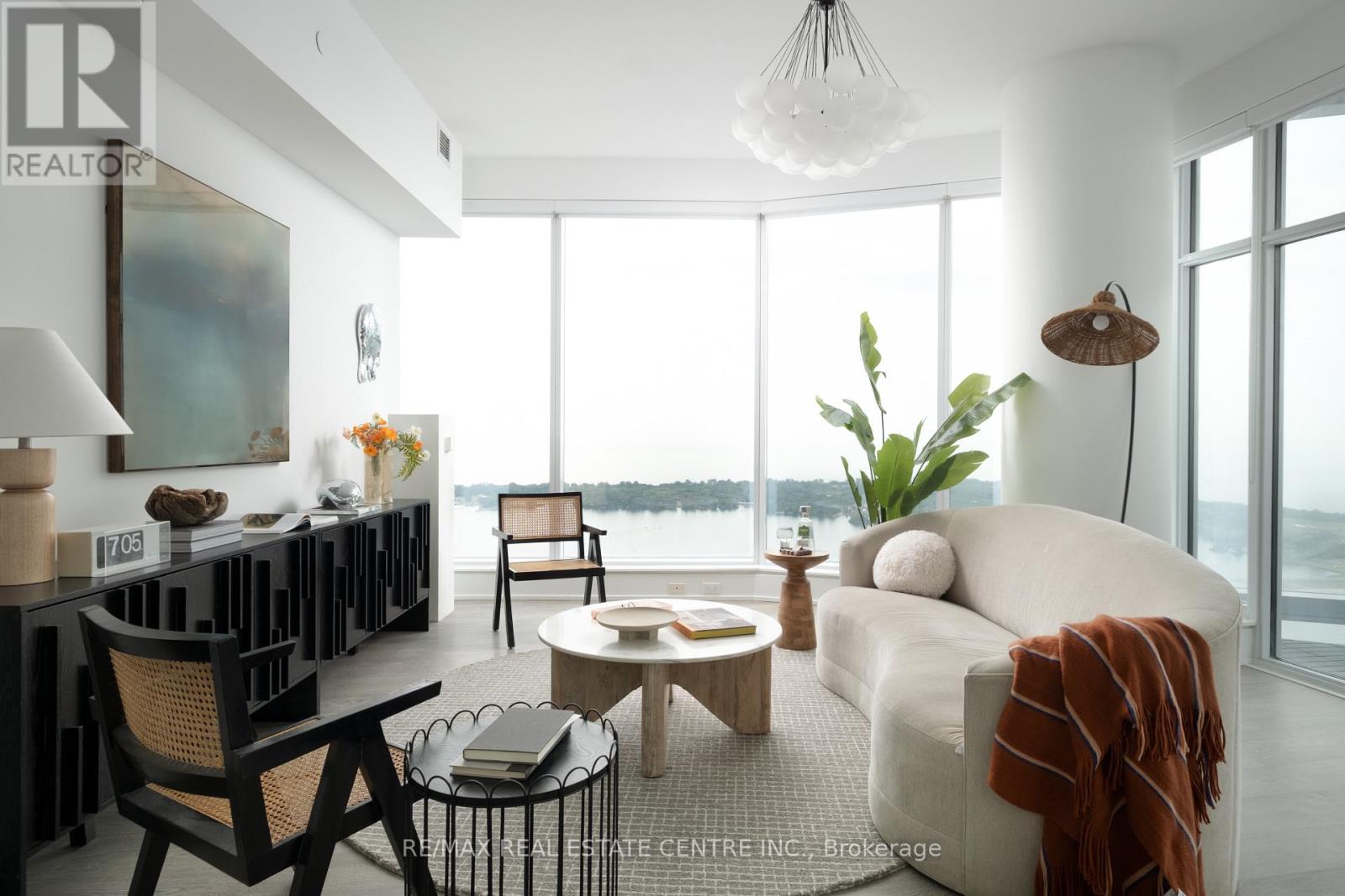 #6210 10 YORK STREET - Image 8