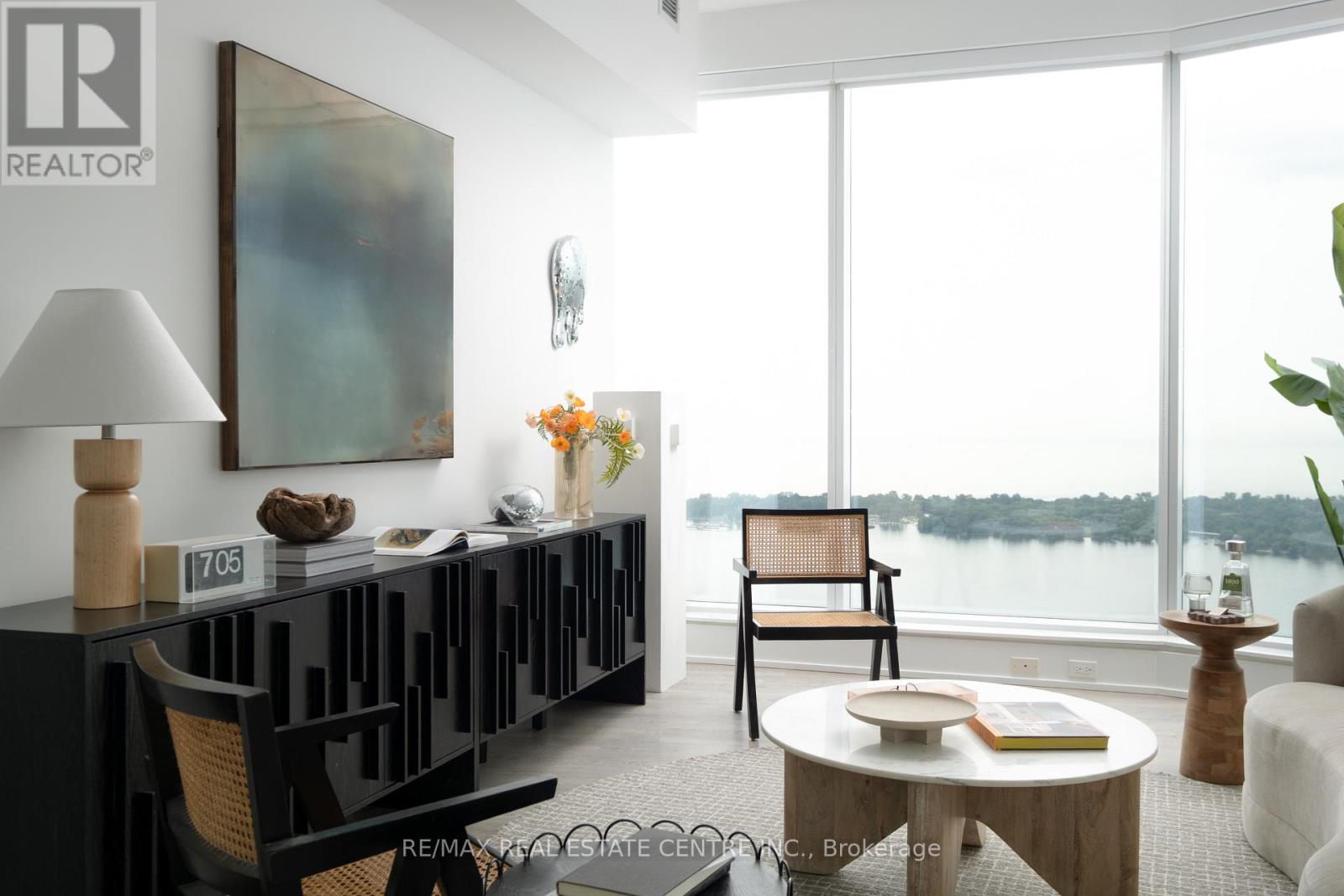 #6210 10 YORK STREET - Image 9