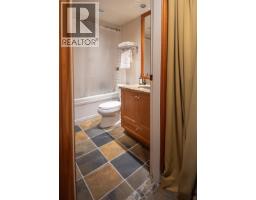 211 10 Renaissance Square, New Westminster, BC V3M7B1 Photo 26
