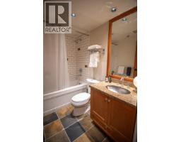 211 10 Renaissance Square, New Westminster, BC V3M7B1 Photo 27