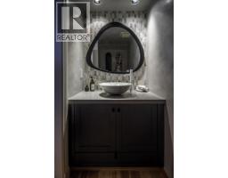 211 10 Renaissance Square, New Westminster, BC V3M7B1 Photo 9