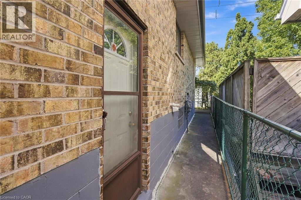 564 COCHRANE Road - 42