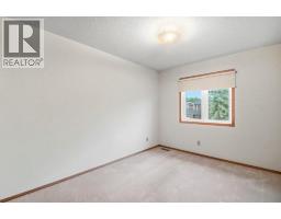 61 Shannon Crescent Sw, Calgary, AB T2Y2T8 Photo 25
