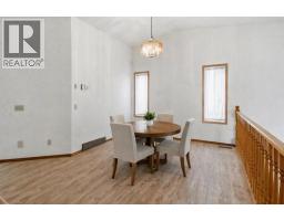 Family room - 61 Shannon Crescent Sw, Calgary, AB T2Y2T8 Photo 6