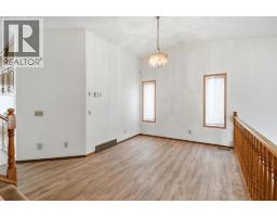 61 Shannon Crescent SW - photo 5