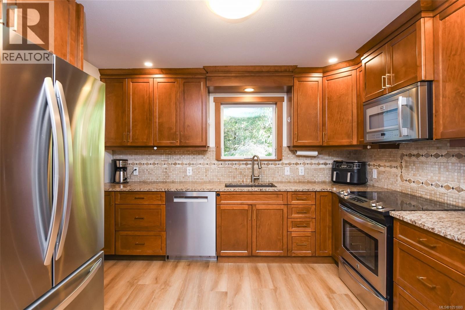 606 Colby Rd - Image 13
