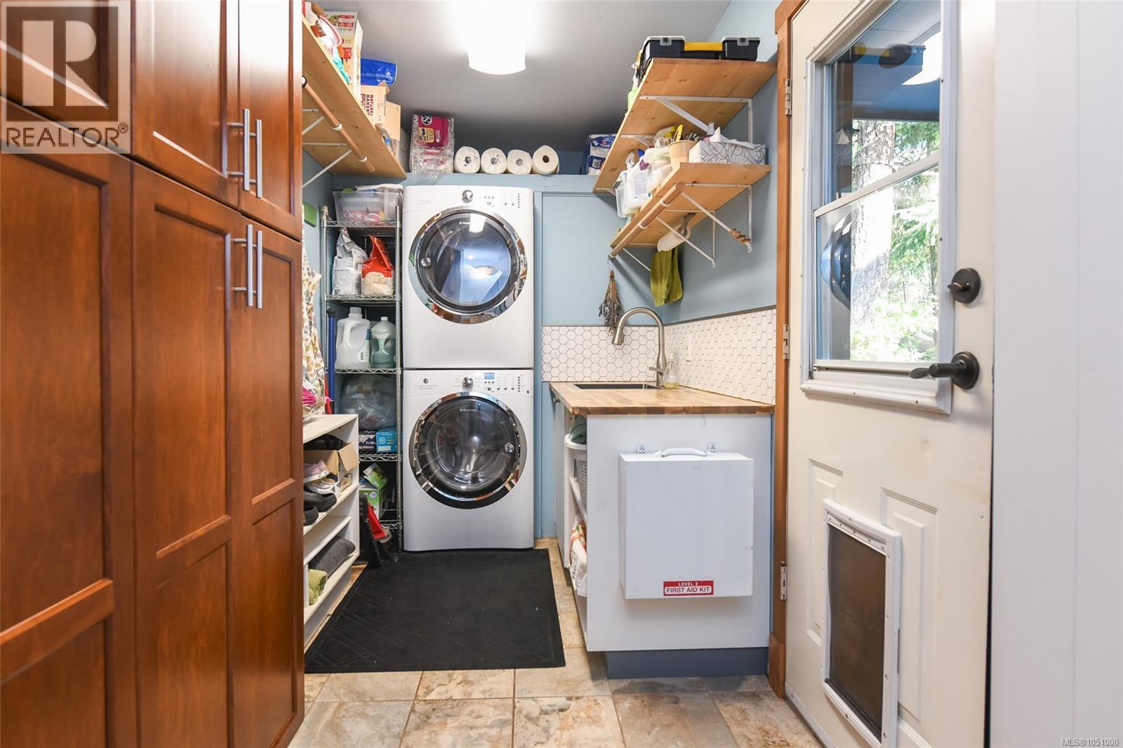 606 Colby Rd - Image 36