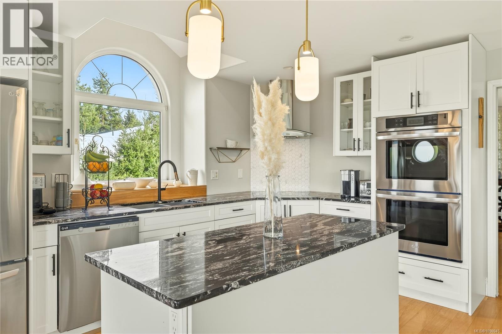3758 Panorama Cres - 4