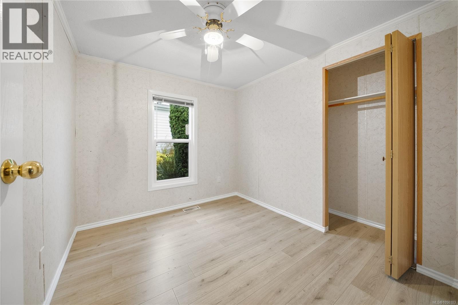 1018 Collier Cres - Image 16