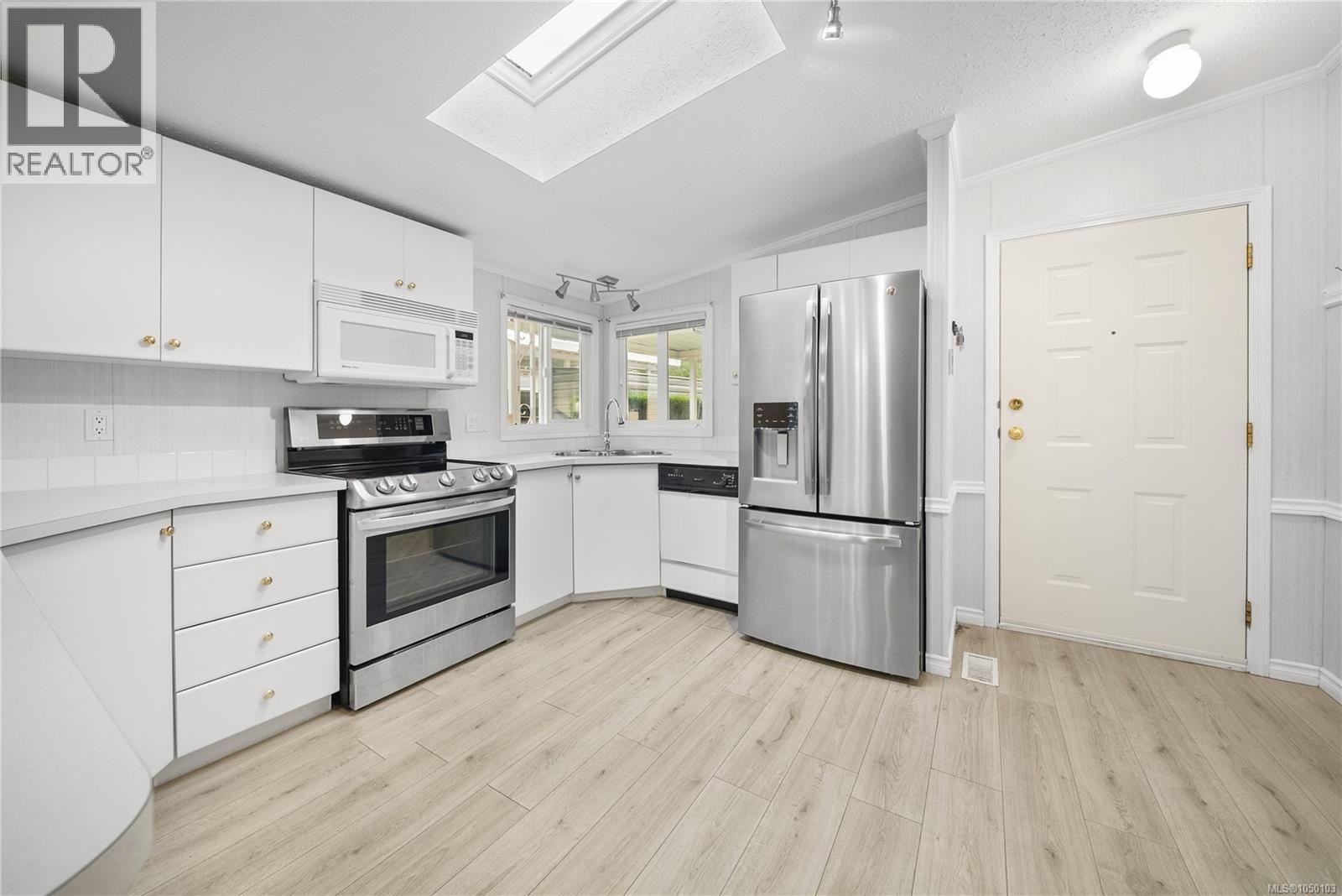 1018 Collier Crescent, Nanaimo, British Columbia, V9R6K6, Nanaimo, British Columbia — photo 3 of 5