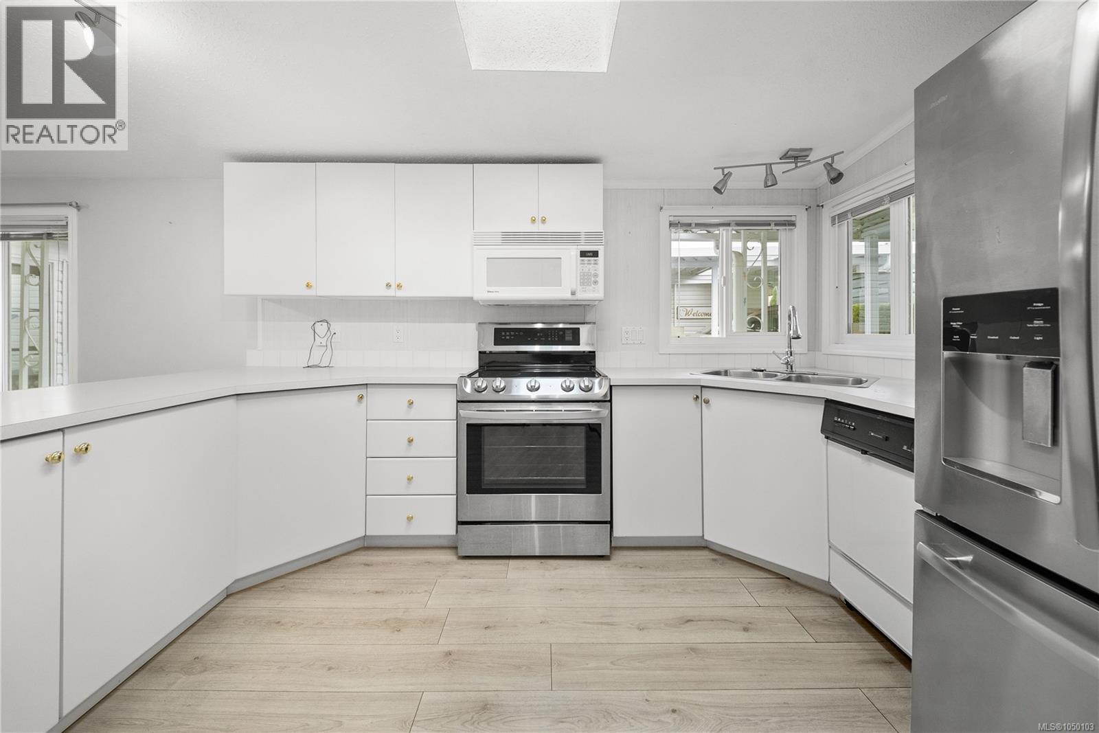 1018 Collier Crescent, Nanaimo, British Columbia, V9R6K6, Nanaimo, British Columbia — photo 4 of 5