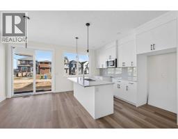 4pc Bathroom - 202 Starling Boulevard Nw, Calgary, AB T3P3E1 Photo 10