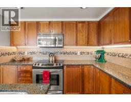 Kitchen - 605 732 Cormorant St, Victoria, BC V8W1P8 Photo 9